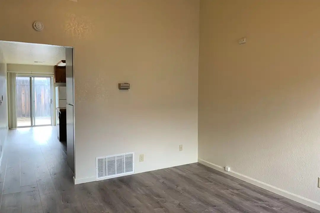 1591 Highland Dr unit 6 - View 5
