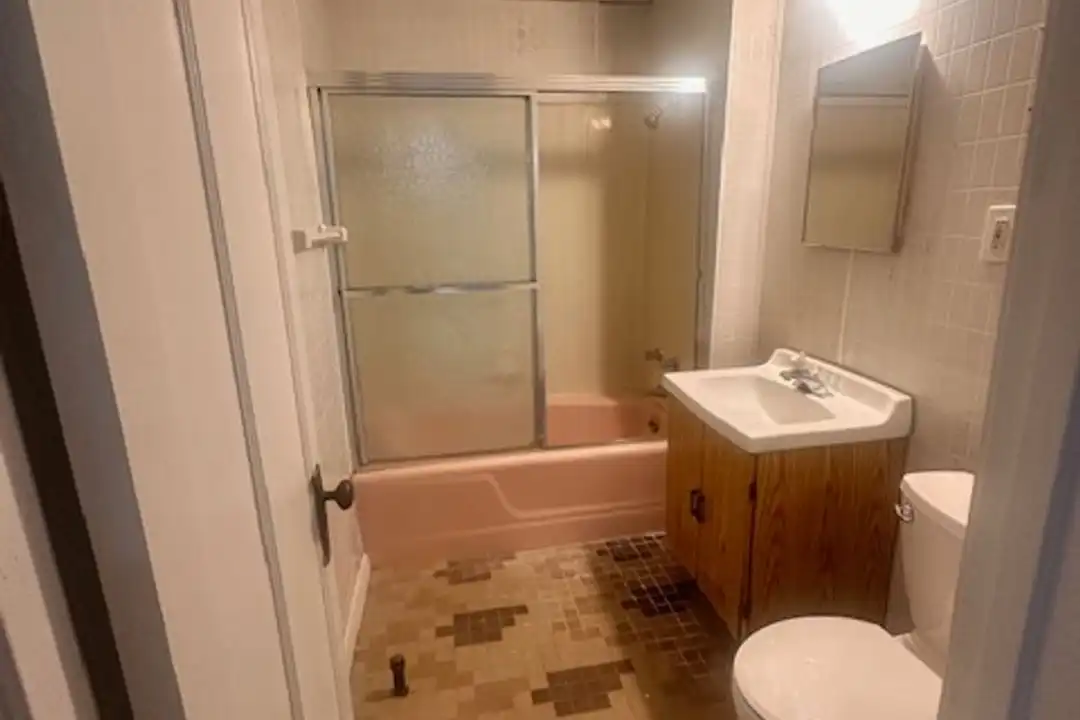 11483 Hessler Rd - More