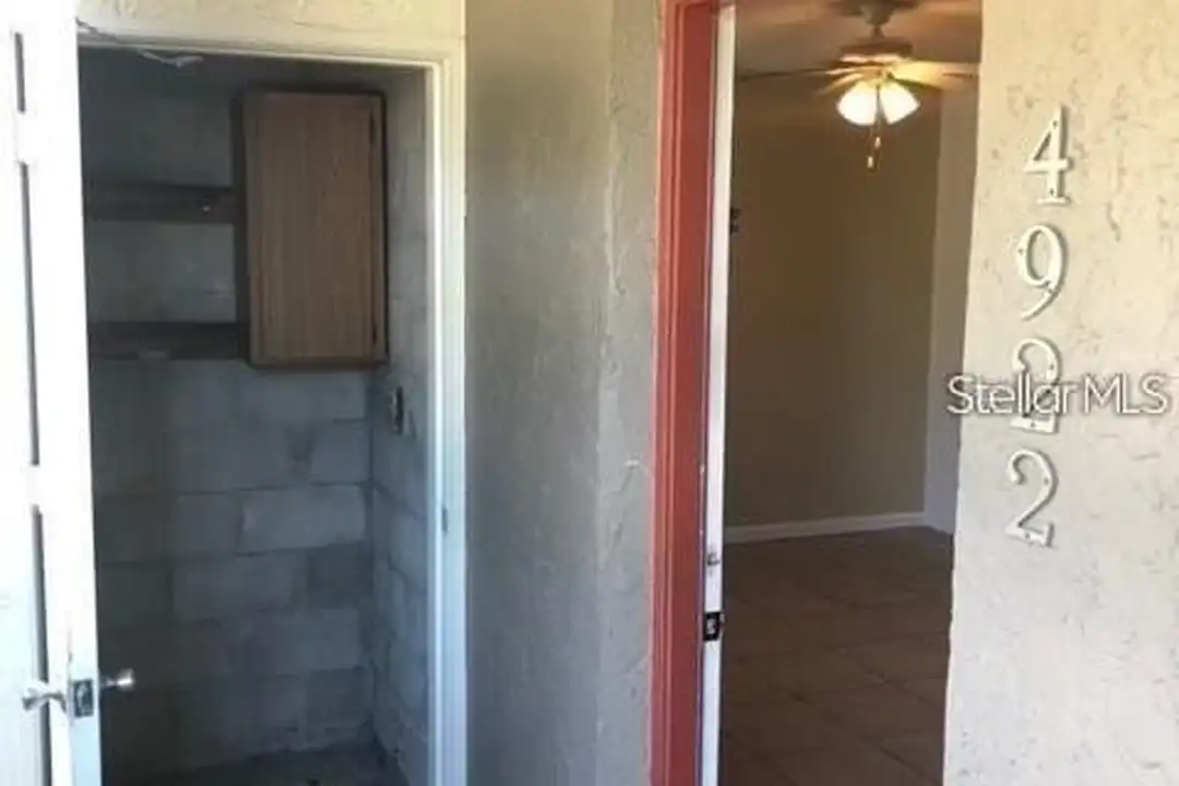 4922 W Gandy Blvd #102 – další