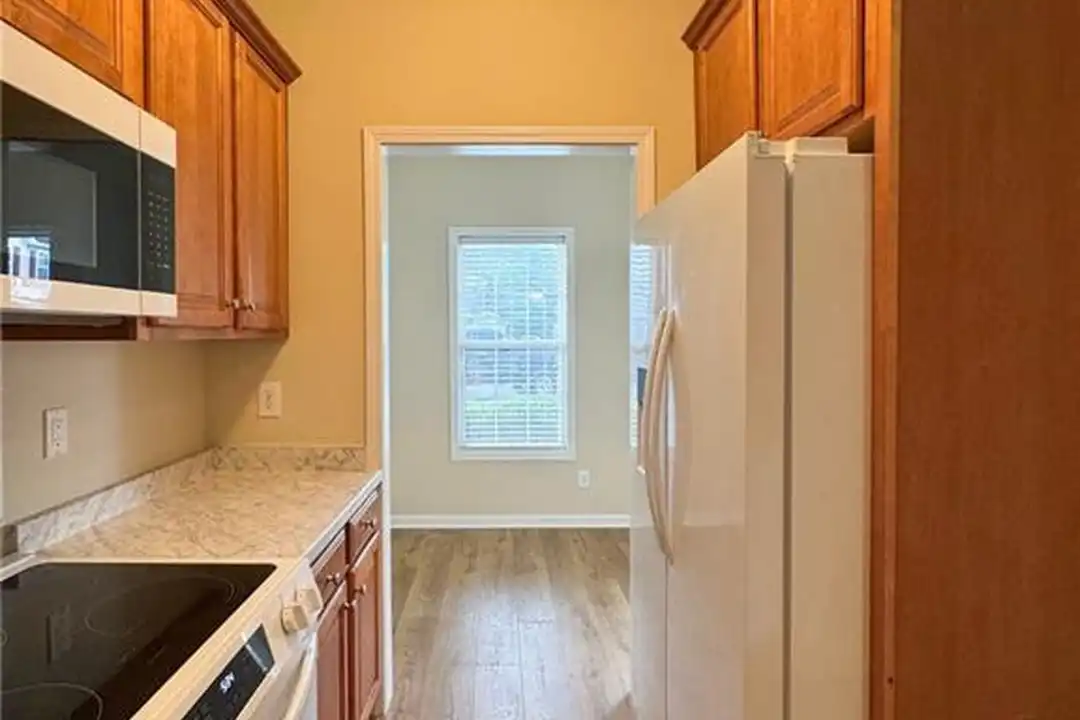 3060 Candlelight Dr - More