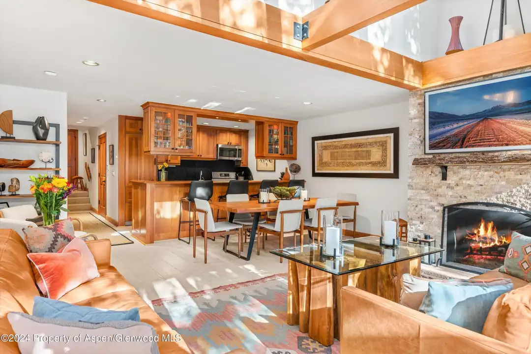 326 W Hopkins Ave - View 6