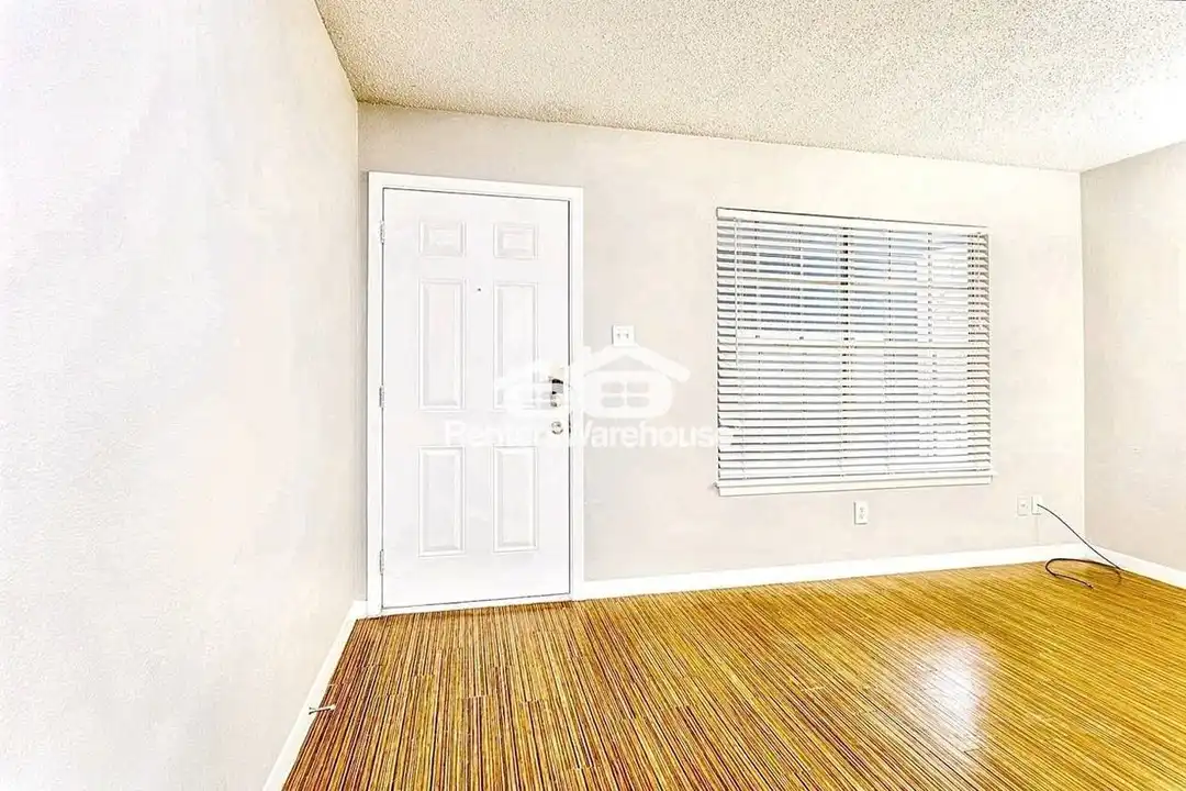4007 Avenue C unit 105 - View 2