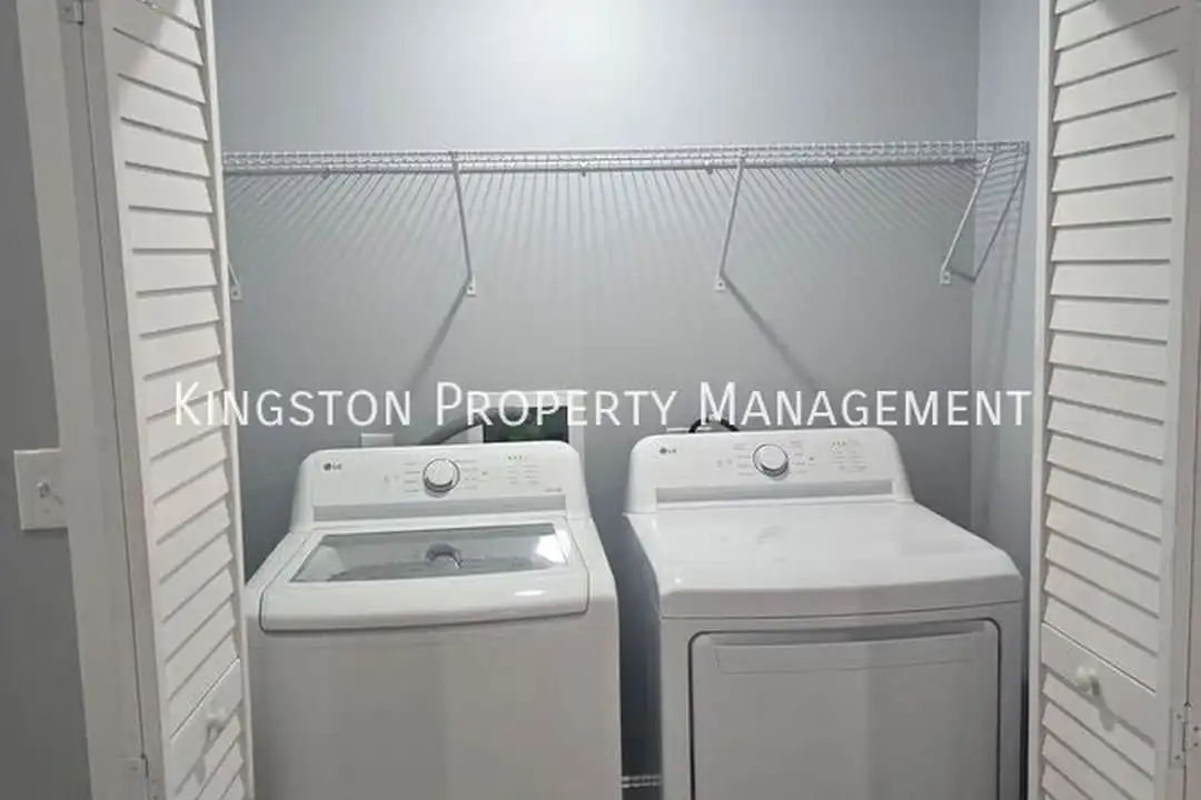 451 E Maxwell St - View 6