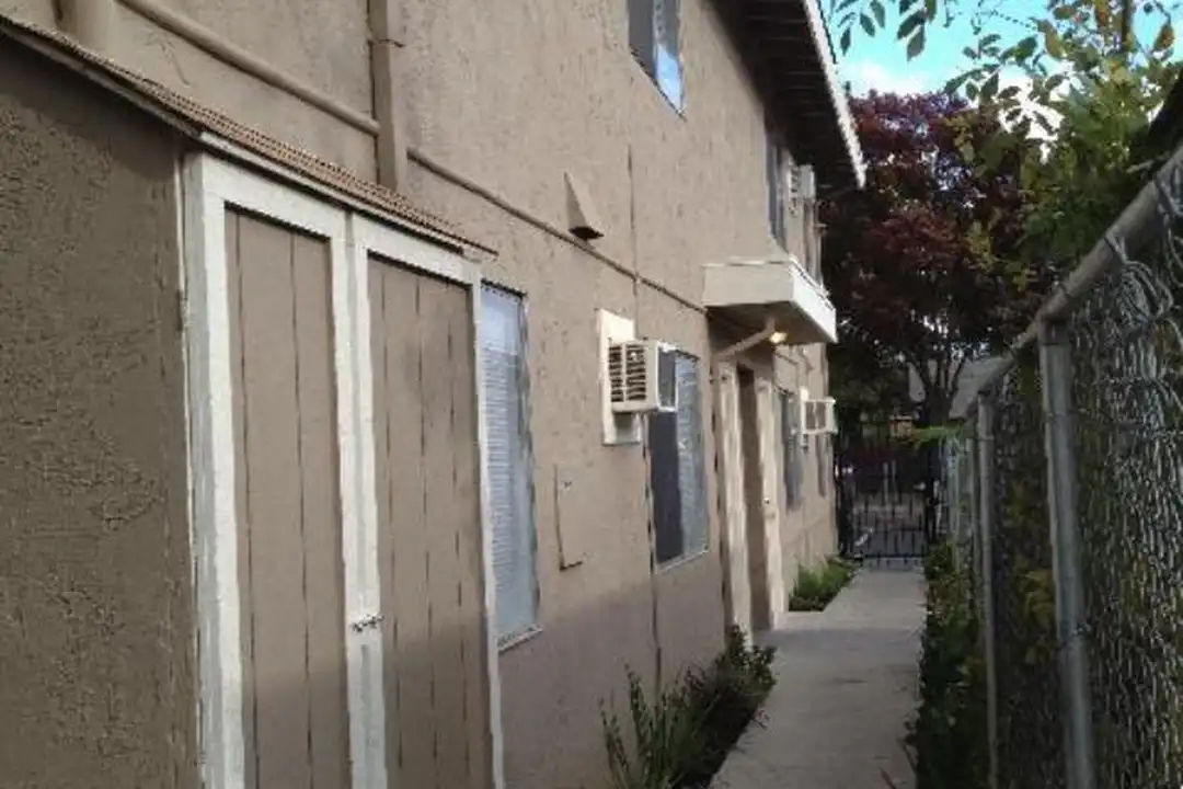 Apartment in Sacramento, North Sacramento - View 2