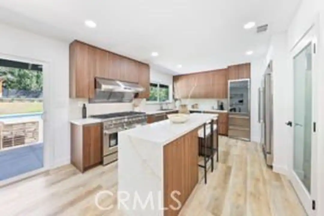 House in Upland - View 5