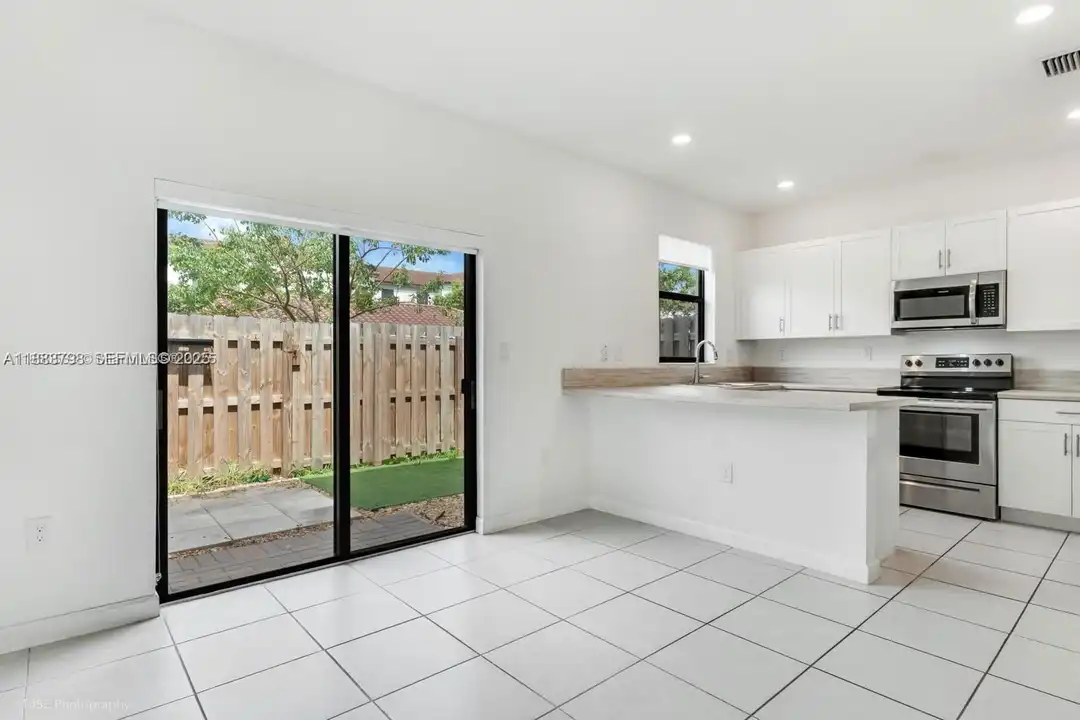806 NE 211th St - More