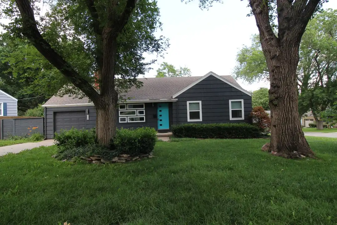 5739 Beverly Ln - View 2