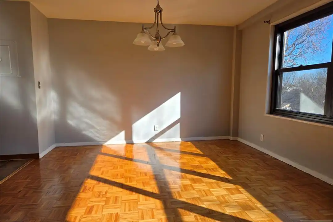 2348 Linwood Ave unit 3L - More