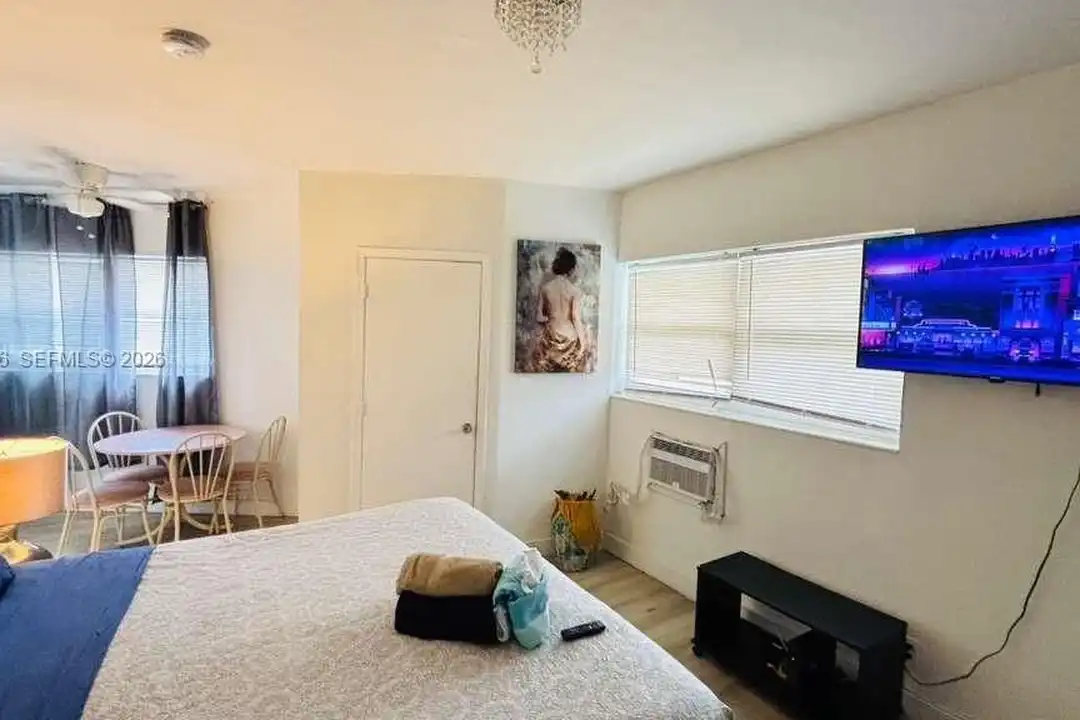 109 SE 9th St #2 - View 3