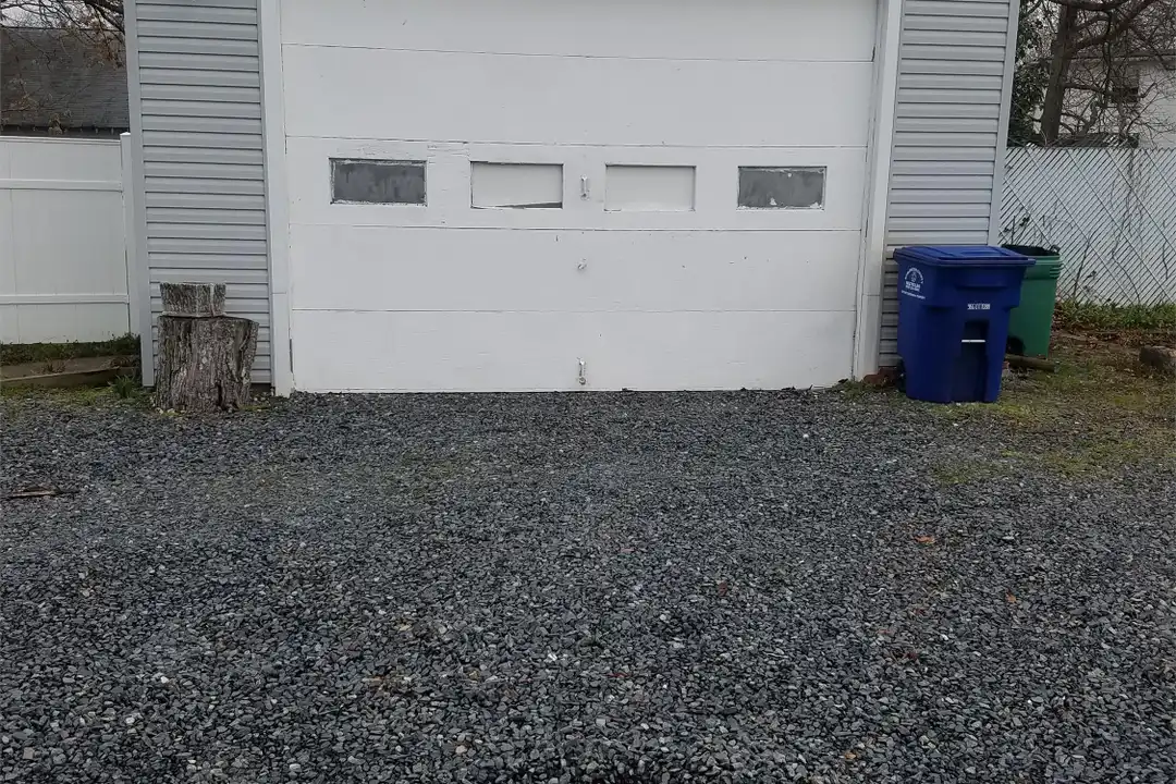 711 Bridgeboro St – photo 1 of 3