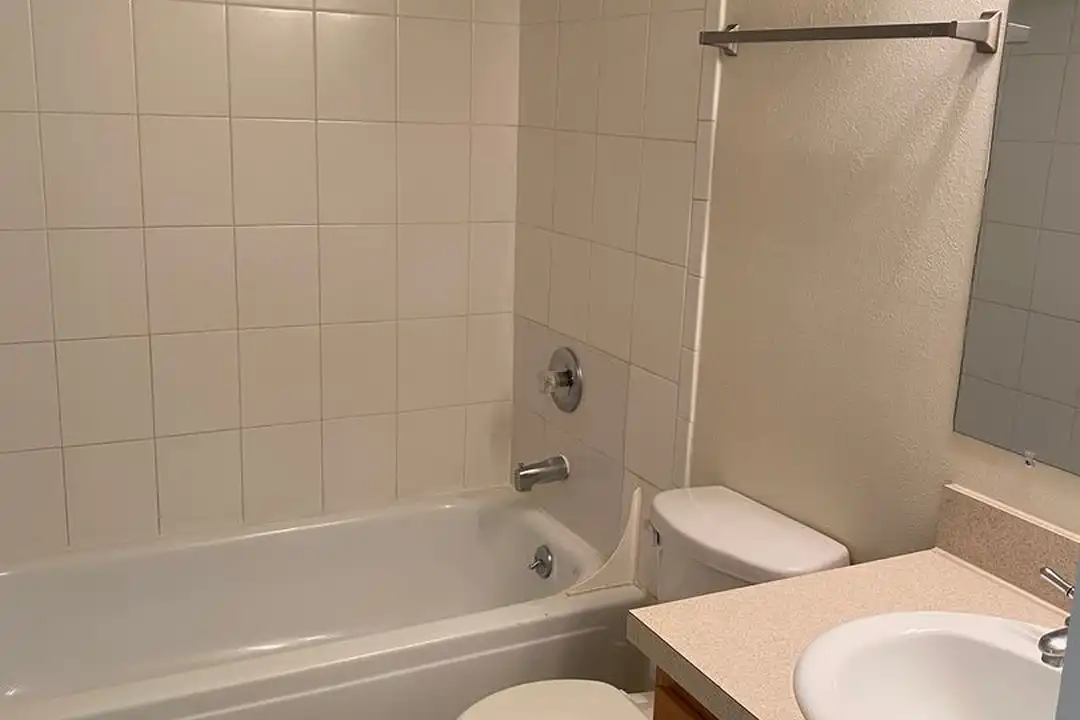 5806 S 141st Plaza unit 1-21 - View 6