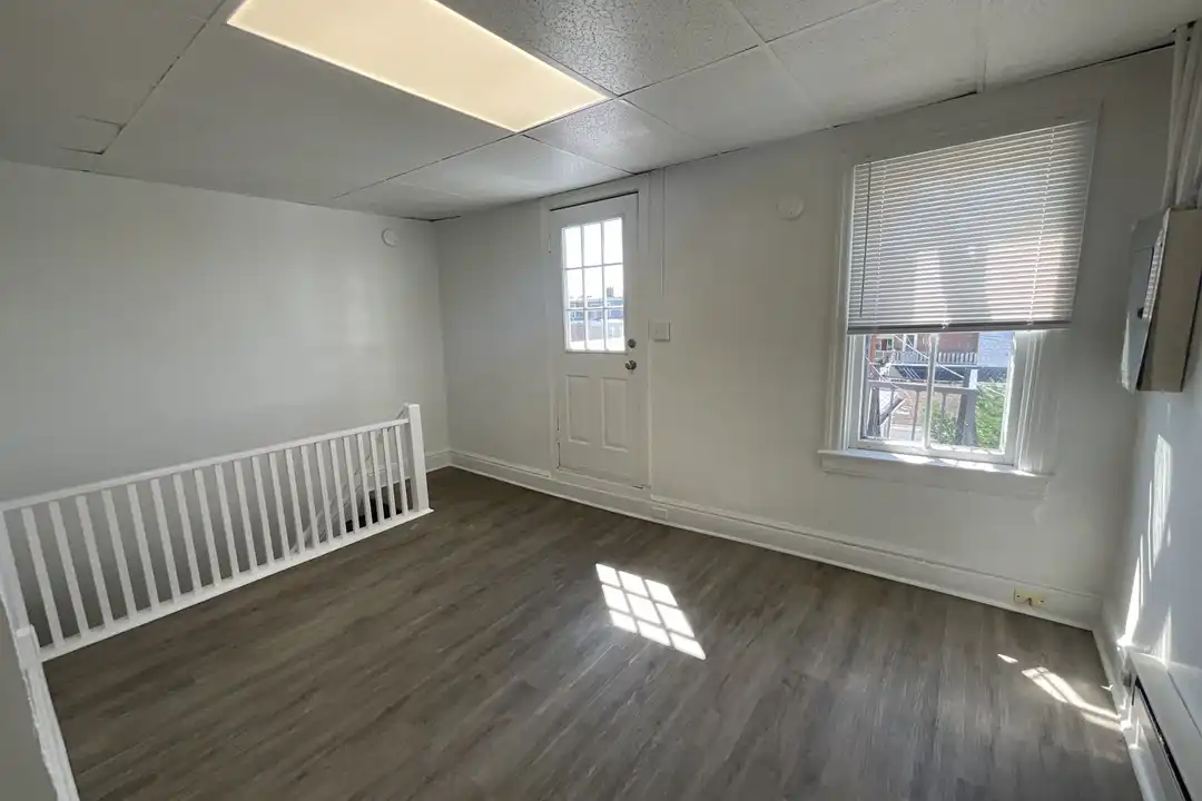 834 E Philadelphia St unit 3 - View 3