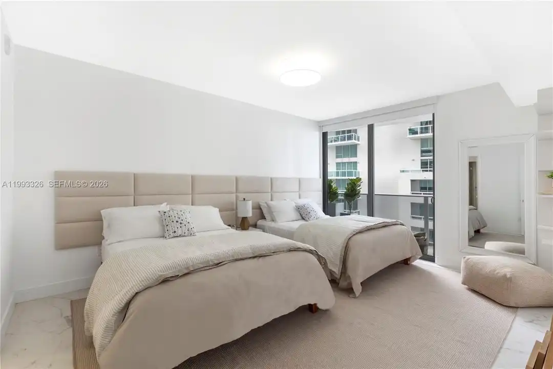 Apartment in Miami - More