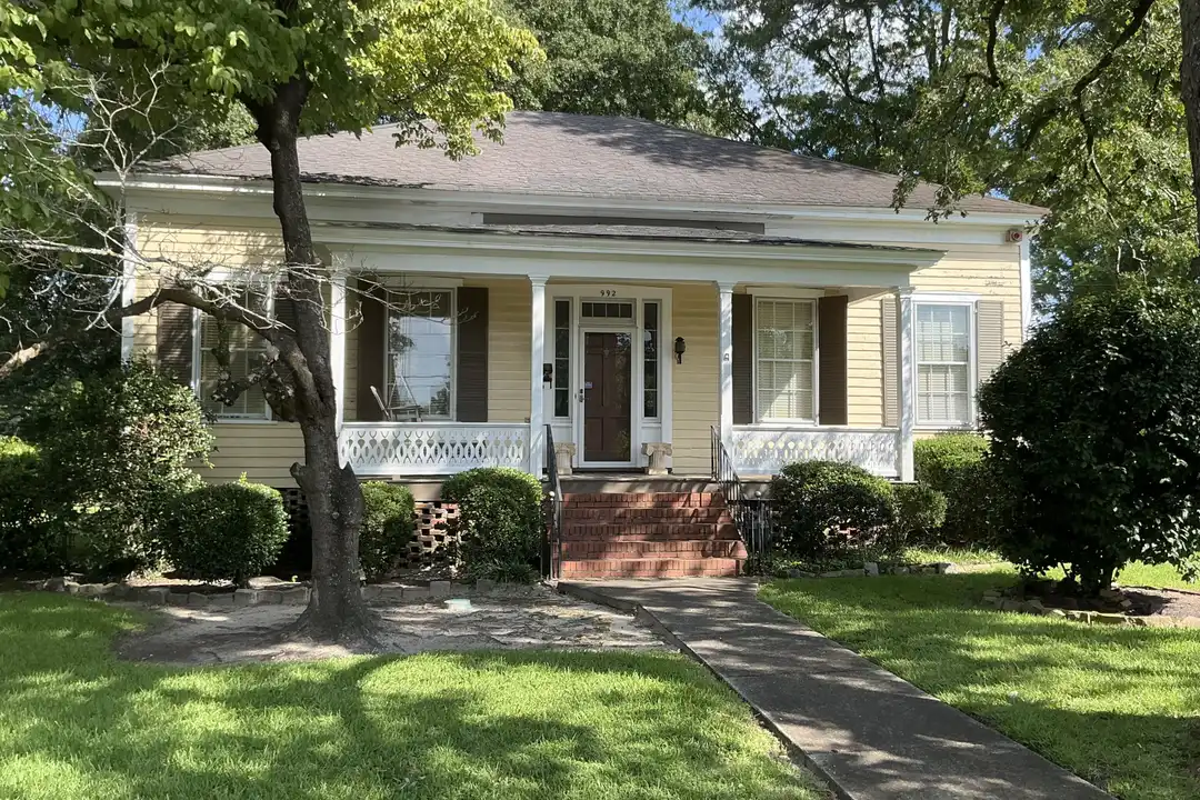 992 Tatnall St – photo 1