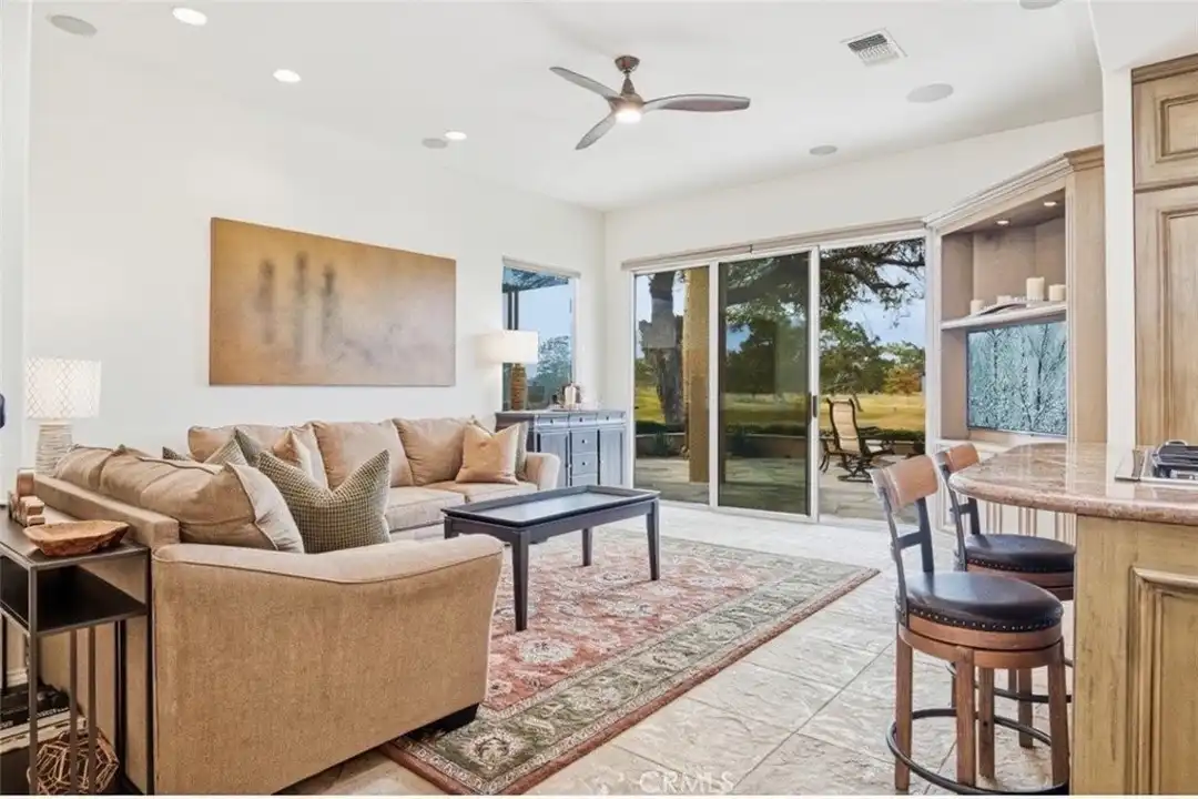 42 Colonial Dr - More