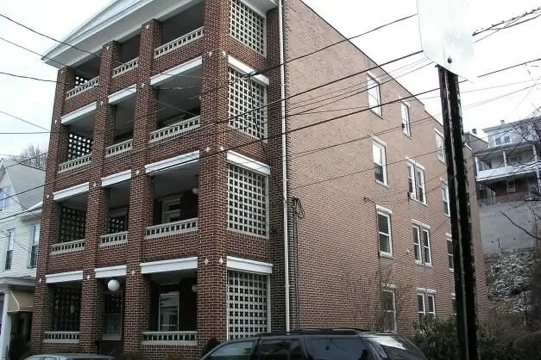 131 Schuylkill Ave – photo 1 of 11