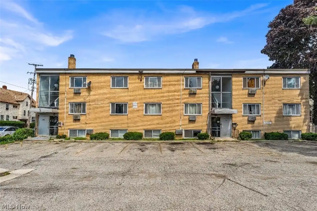 1415 Wyandotte Ave unit 106 – photo 1 of 17