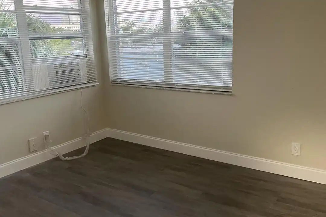 710 7th St unit 4 - View 6