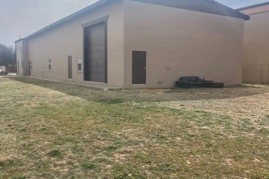 625 E 52nd St #COMMERCIAL - View 4