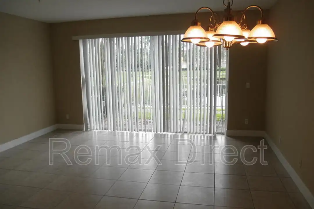 822 Pipers Cay Dr - View 5