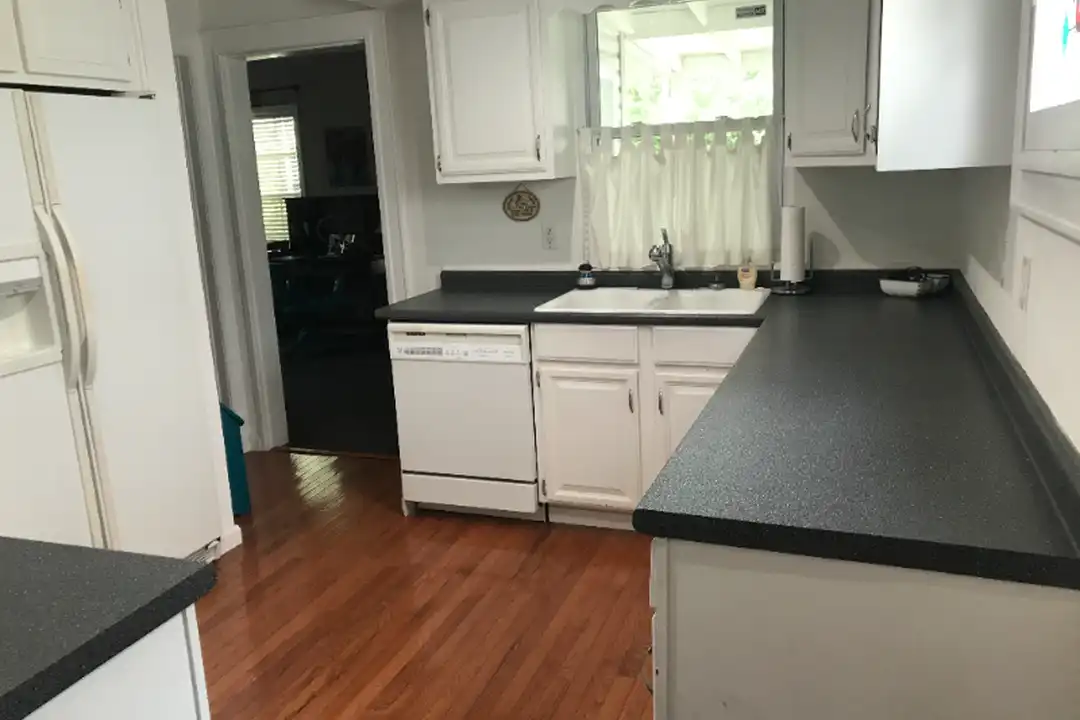 1109 Julia Ave - View 5
