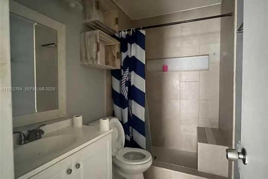 Apartment in Hialeah - View 4