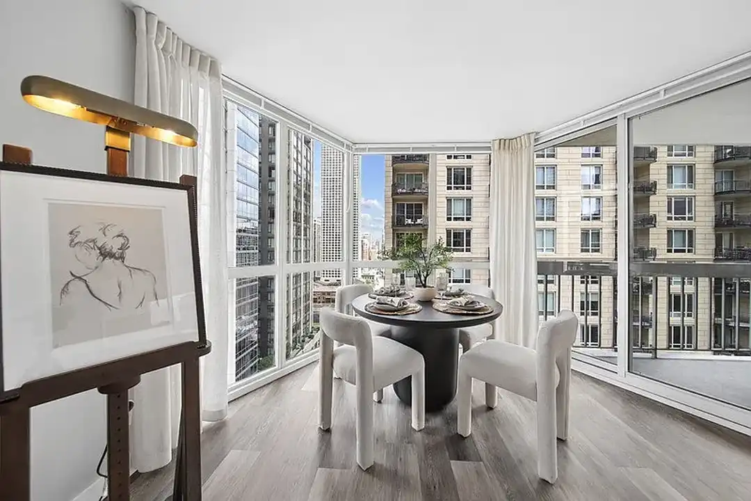 Apartment in Chicago, Gold Coast, Near North Side - View 2