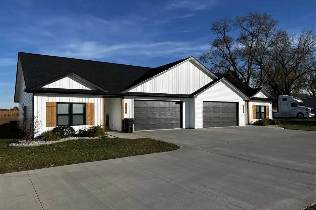 2755 S Market St – photo 1 of 17