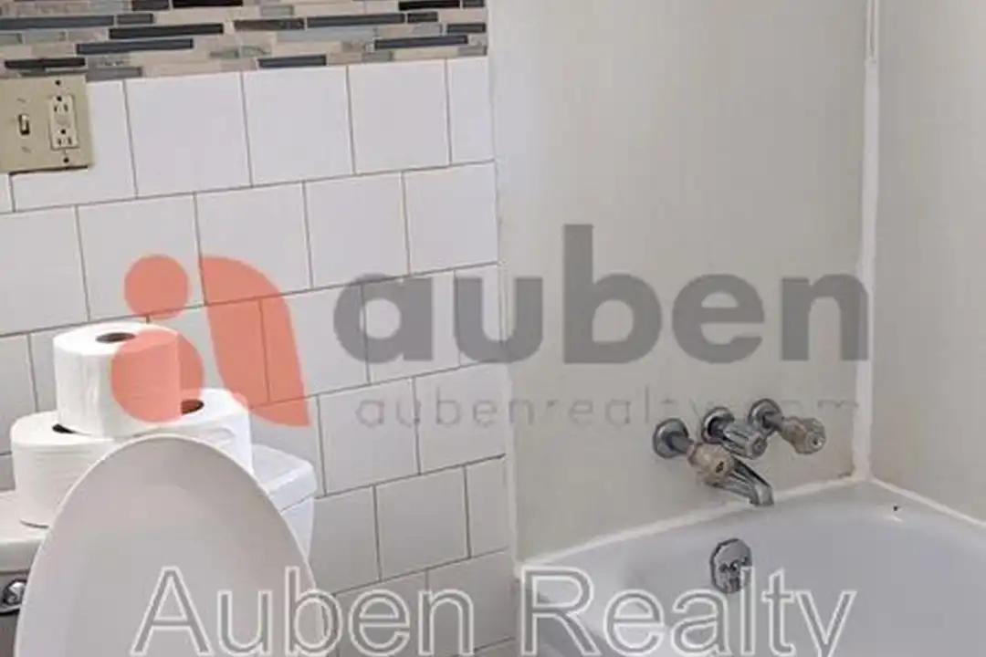 566 Julian Rd - More