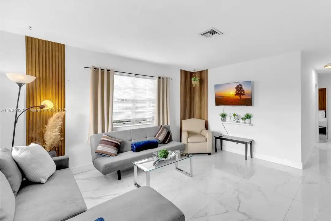 421 W Pembroke Rd #0 - View 2