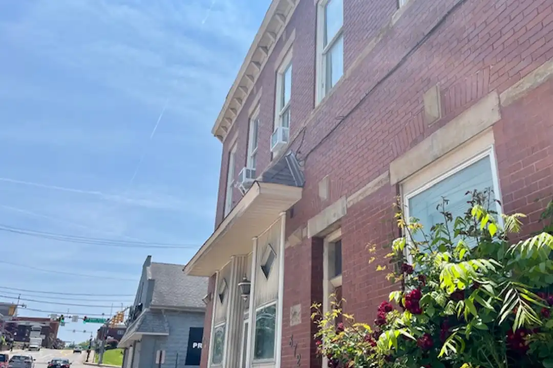 372 Washington Ave unit 1 – photo 1 of 7