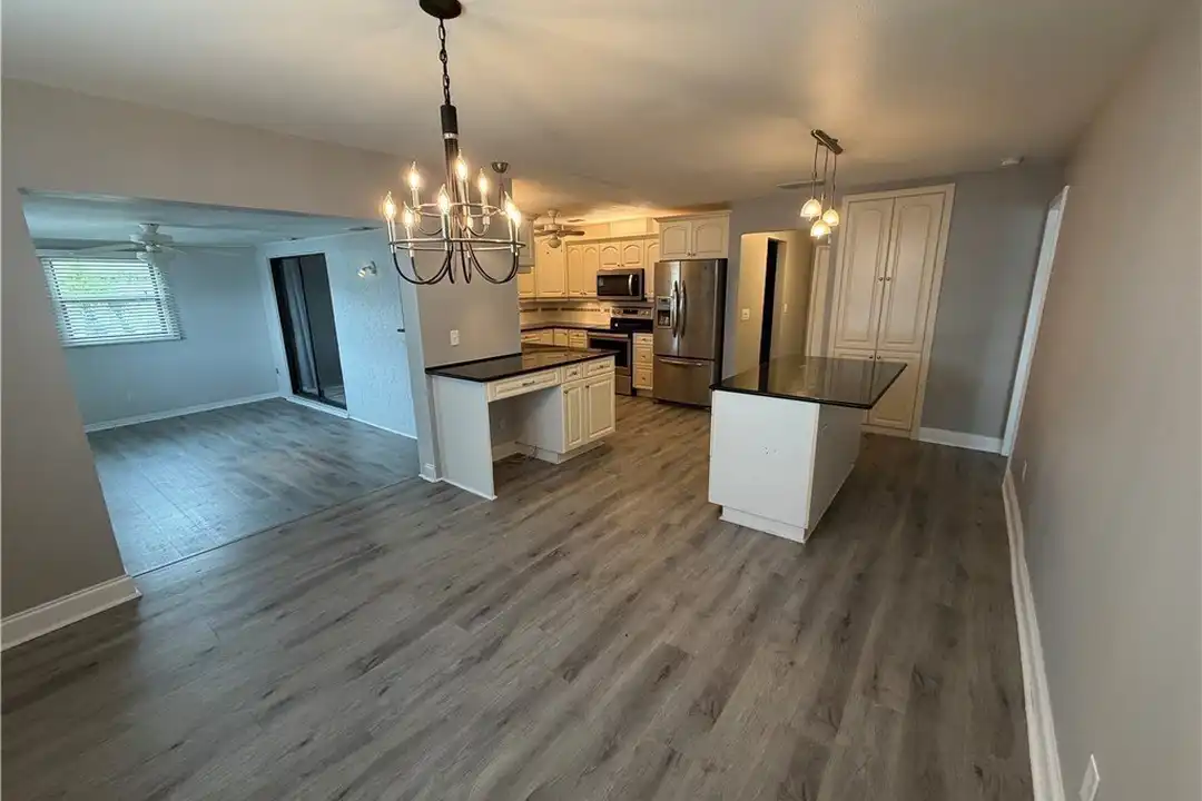 2121 SE 1st Terrace - View 4