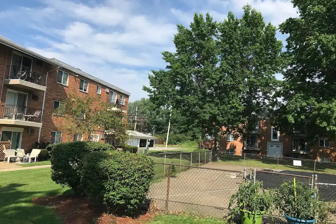 The Meadows Patio Apartments - HEAT INCLUDED! – photo 1