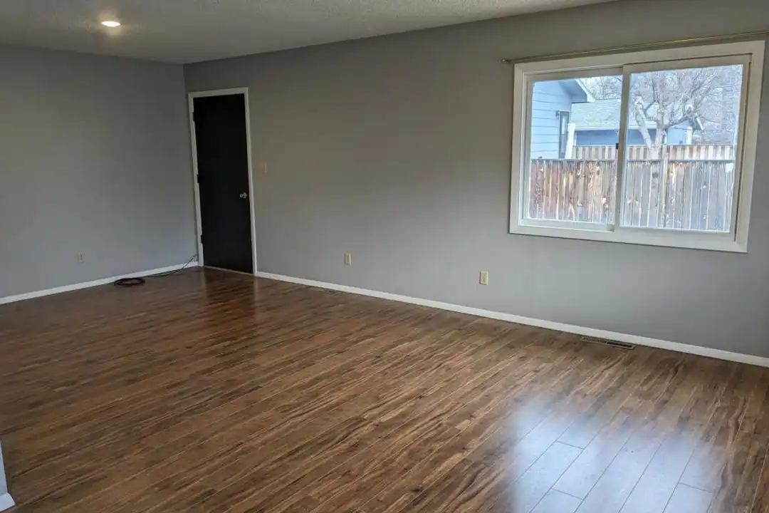 429 S Gilbert St - View 4