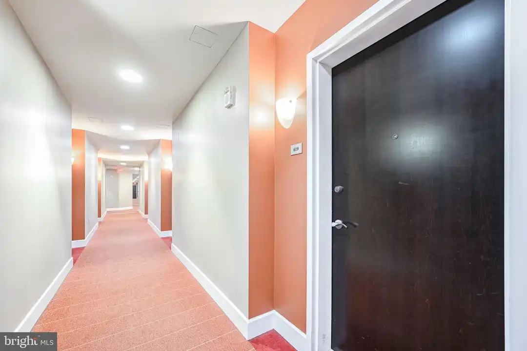 Apartment in Falls Church - View 3