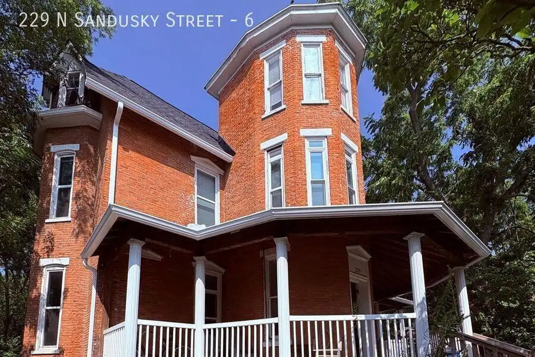 229 N Sandusky St unit 6 – photo 1 of 16