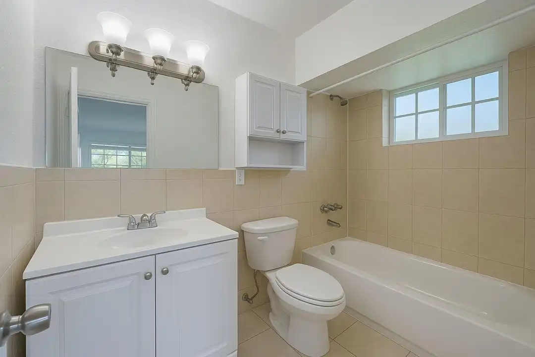 1671 NE 33rd St unit 1 - View 3