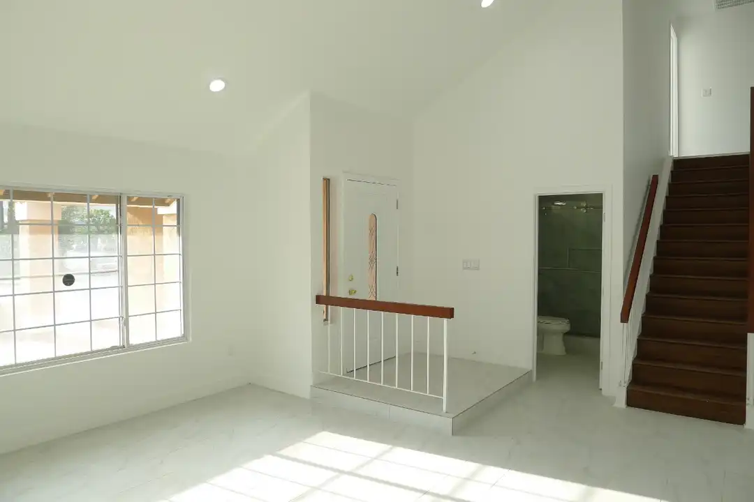 2623 E Maureen St - View 2
