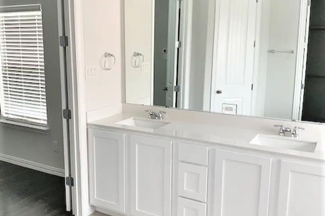 2617 Dancing Flame Dr - More