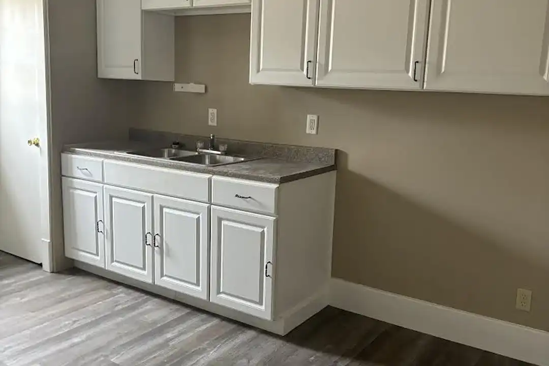 115 W Main St unit D – photo 1 of 9