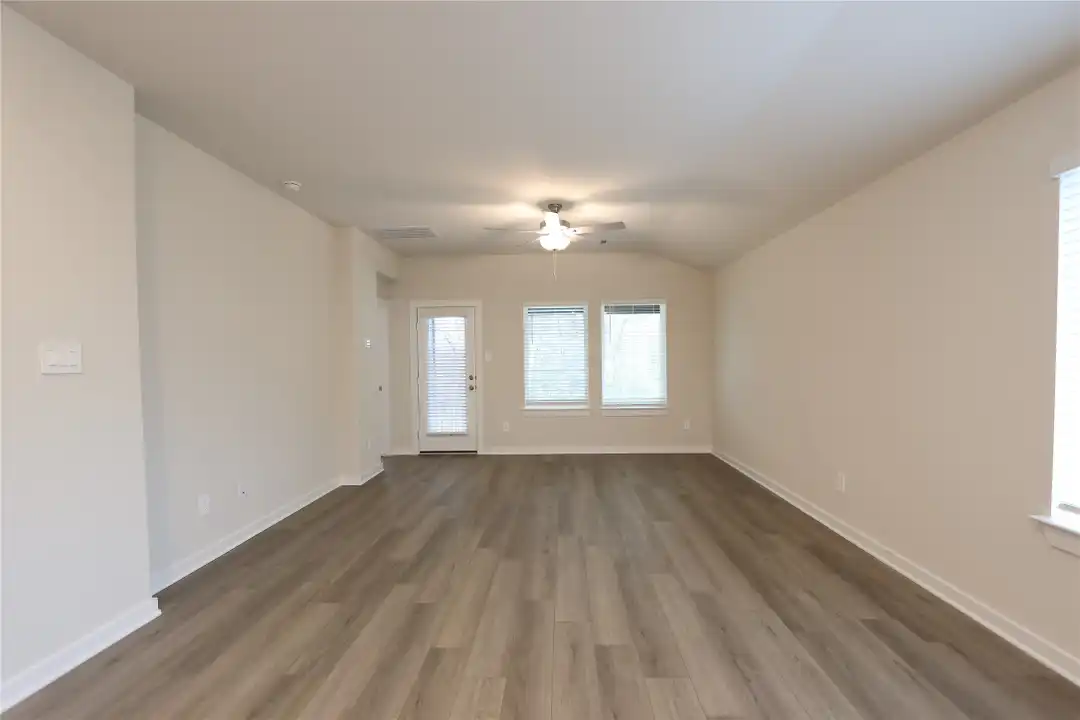 6686 Lahna Oak Dr - View 3