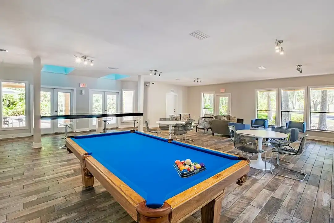 Creekfront at Deerwood – pohled 2