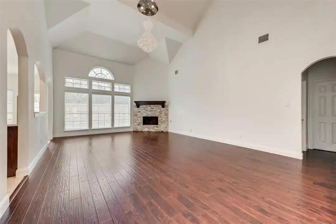 214 Sherwood Dr - View 4