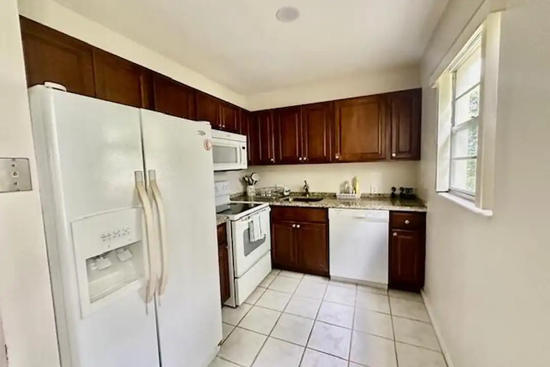 588 Mansfield M - View 4