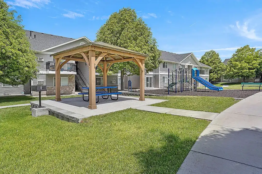 Lakeview Apartments – photo 1 of 15