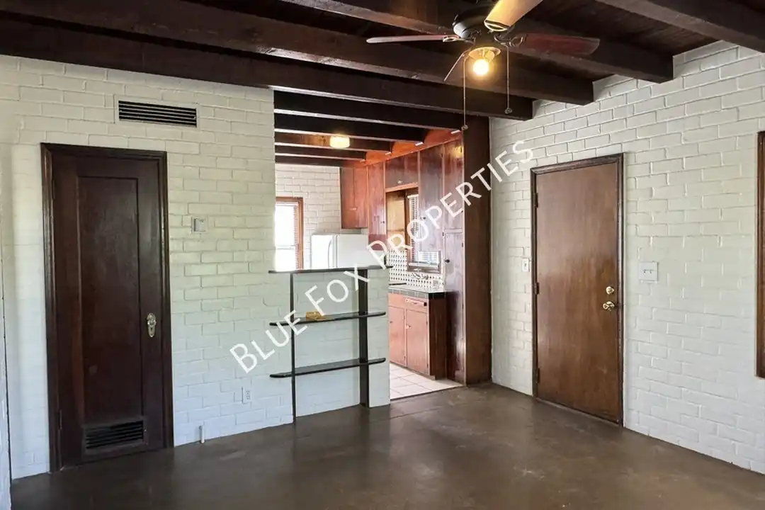 1211 N Jones Blvd - View 4