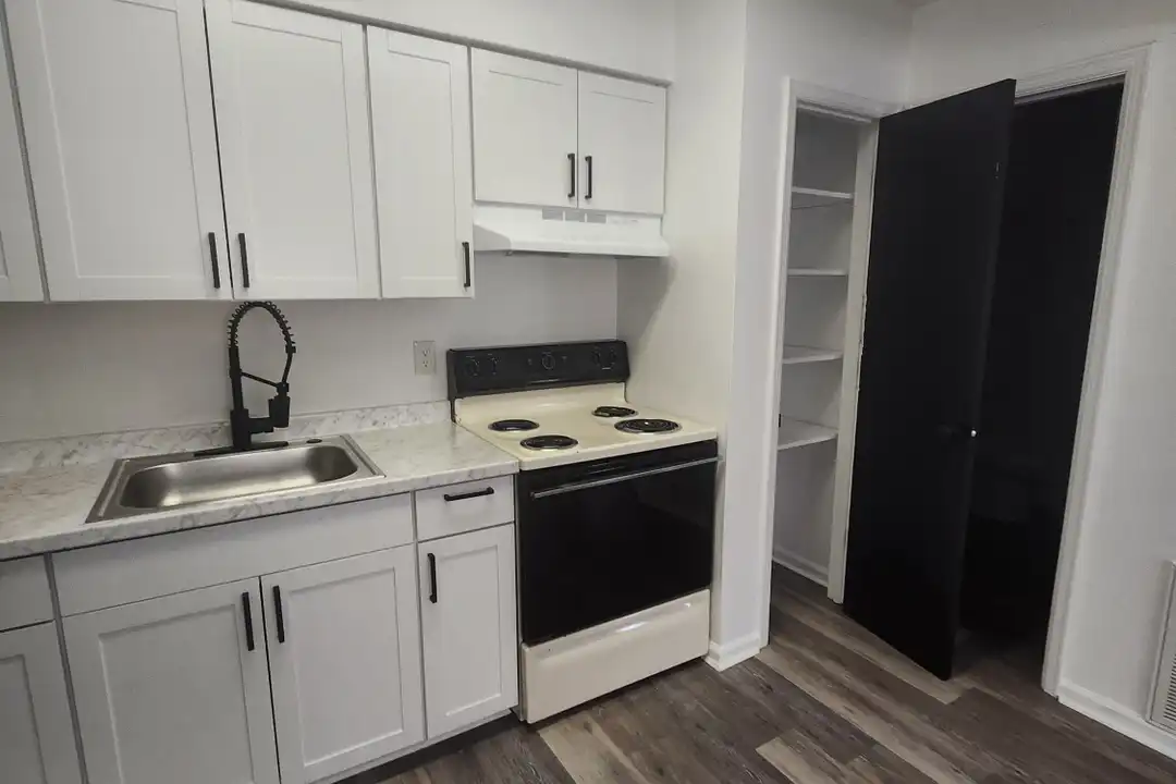 6154 Darby Rd unit 18 – photo 1