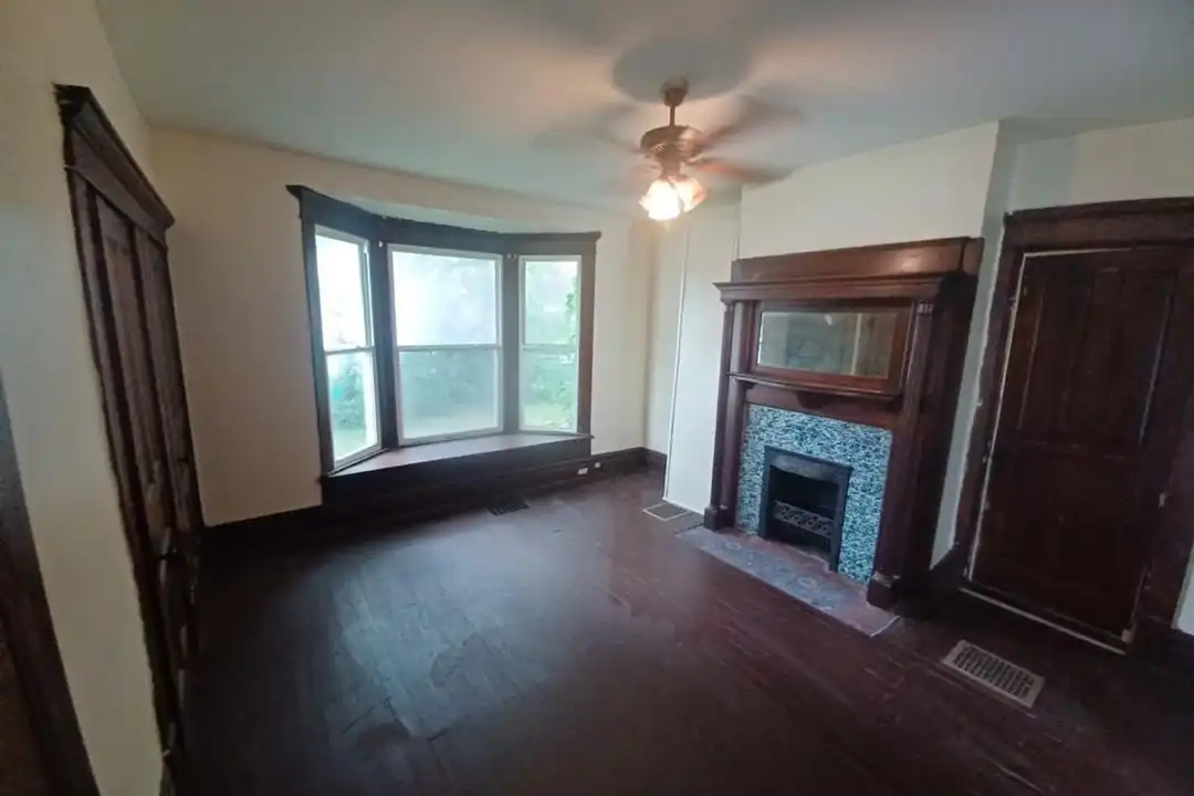 109 W National Dr unit A (Downstairs front) – photo 1 of 6