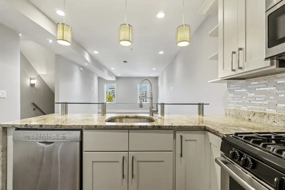 2118 4th St NE unit # 3 - View 4
