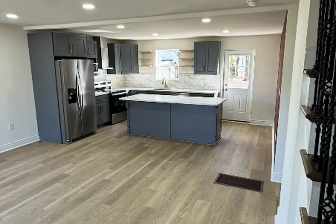 House in Newark - View 4